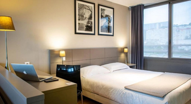 Dock Ouest Residence, Rezerwuj Hotel Hotele w Rhône z parkingiem, Parking