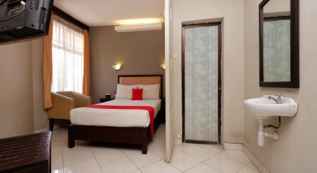 RedDoorz Plus @ Singosari Raya, Rezervovat Hotel Hotely v centru Semarang, hotely v centru Semarang, Parkování