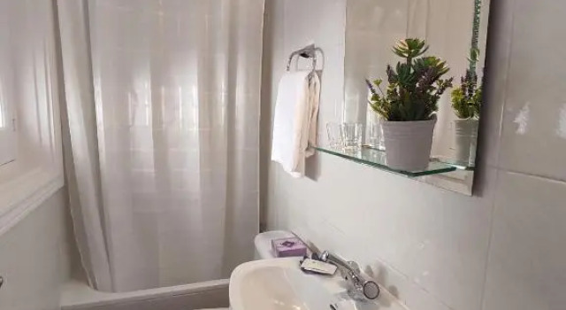 Одноместный номер Standard с балконом Hostal Alfaro
