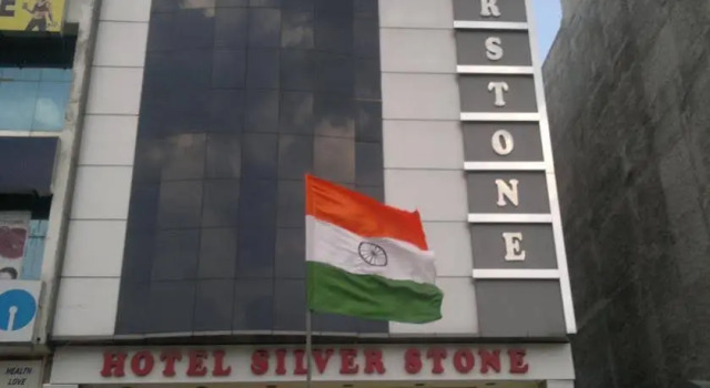 Hotel Silver Stone, Varaa Hotelli Hotellit Punjab pysäköinnillä, Pysäköinti