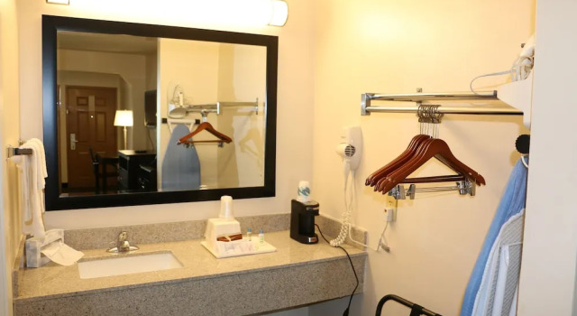 Четырёхместный номер Standard Highland Inn