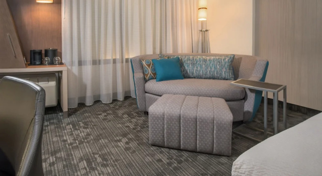Люкс c 1 комнатой Courtyard by Marriott Toronto Mississauga/West
