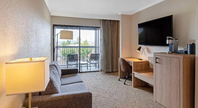 Полулюкс Best Western Plus Inn at the Vines