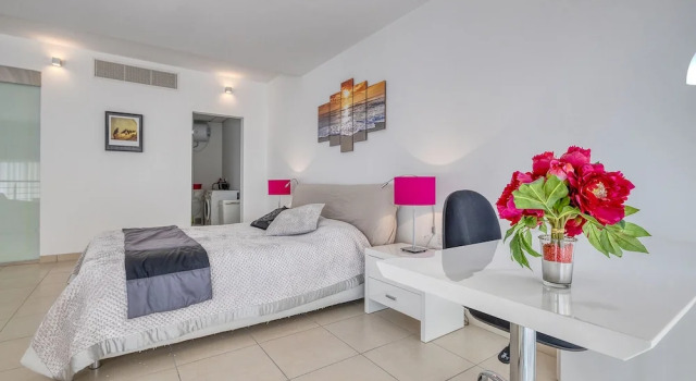 Duplex Luxury Apartment in Portomaso With Pool, Prenota Appartamento St Julian's Malta