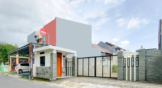 OYO 90214 Hp Residence