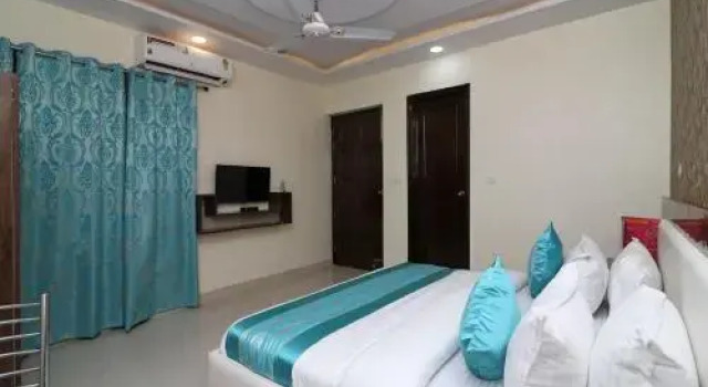 Oyo 15085 Rudra Inn