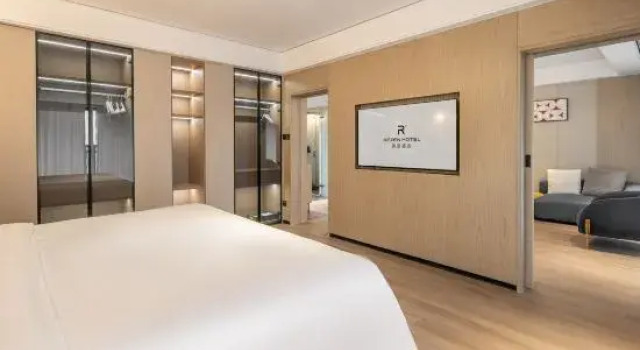 Люкс Executive Rezen Hotel (Zhongshan Pharmaceutical University Branch)