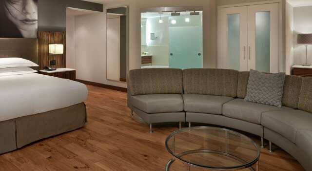 Hilton Toronto Airport Hotel & Suites