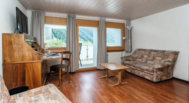Полулюкс с балконом и с видом на сад Hotel Furka