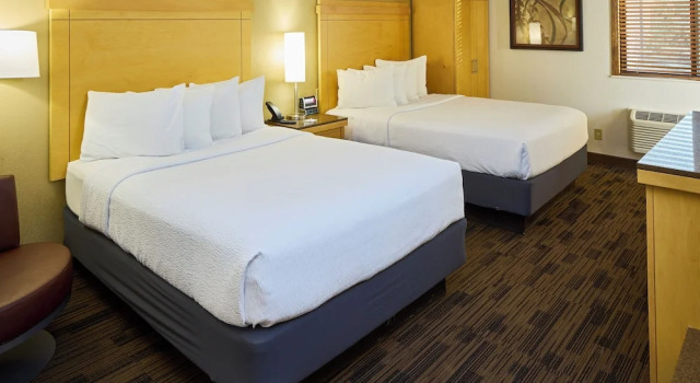 Четырёхместный номер Premium LivINN Hotel Minneapolis South / Burnsville