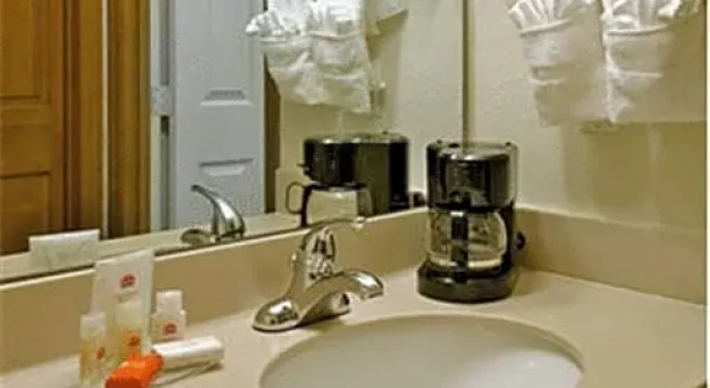 Номер Standard Indy Speedway Inn