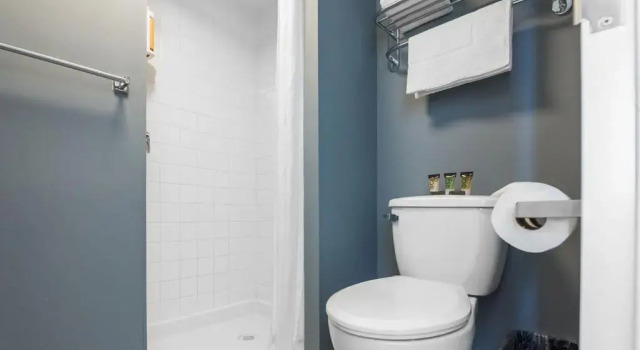 Трёхместный номер Standard с балконом Hotel Willo - previously known YWCA Hotel