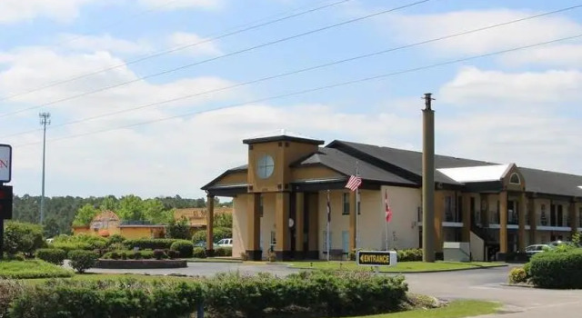 Кровать в общем номере Econo Lodge at the University