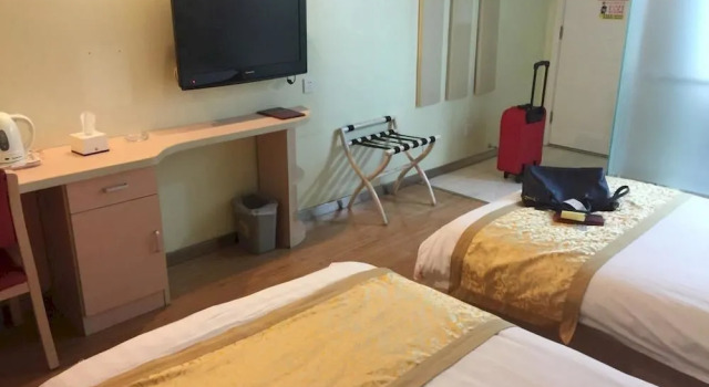 Homeinn Selected Hotel (Beijing Tsinghua University Wudaokou Subway Station), Book Hotel Hoteller i Beijing Province med parkering, Parkering