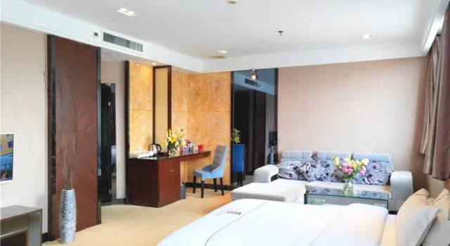 World Crown Hotel Liuzhou, Prenota Hotel Liuzhou Guangxi
