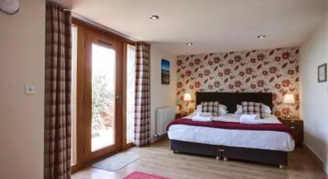 The Stables 2, Book Hotel Hoteller i Pistyll med parkering, Parkering