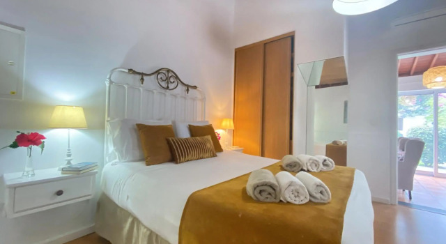 Casa da Ribeira Cottage, Забронировать Дом для отпуска Отели Рибейра-Гранди с парковкой, Парковка