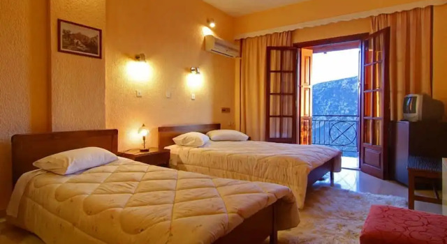 Трёхместный номер Standard Olympic Hotel