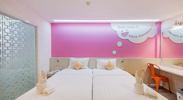Кровать в общем номере The Tint At Phuket Town - SHA Plus