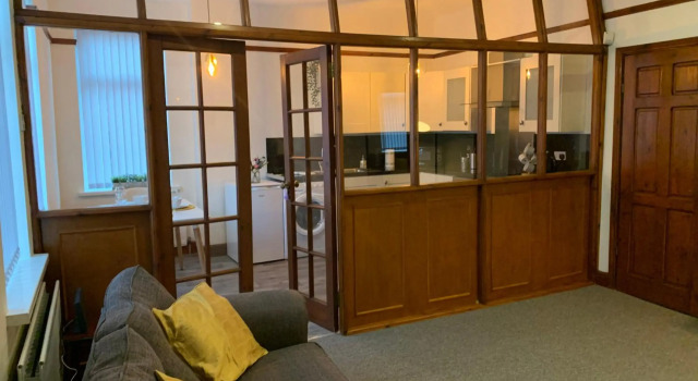 Rodsley - 2 bed Gateshead flat in central location free parking close to Saltwell Park free WIFI and Netflix, Забронировать Отель Гейтсхед Тайн и Уир