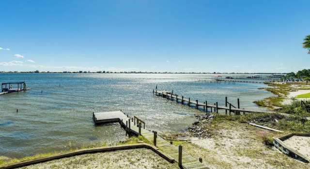 Коттедж Gulf Shores Gem w/ Beachfront Patio & Sunset Pier!
