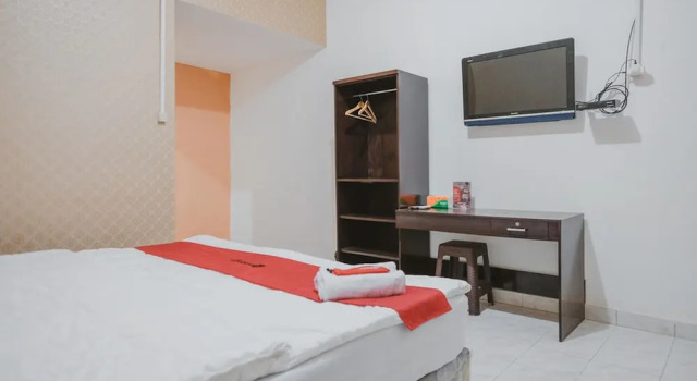 RedDoorz Syariah near Mall Boemi Kedaton Lampung, Book Hotel Bandar Lampung Sumatra