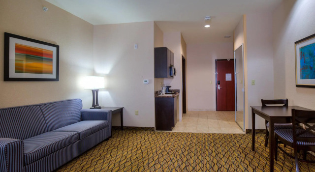 Люкс Holiday Inn Express Hotel and Suites Elk City by IHG