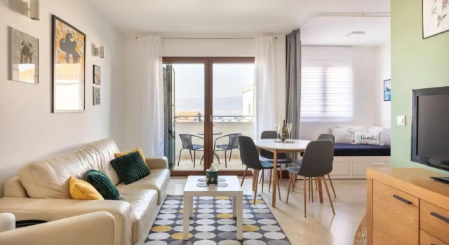 SeaEsta apartment Pool and Beach, Buchen Sie Ferienwohnung Hotels in Gespanschaft Split-Dalmatien mit Pool, Schwimmbad
