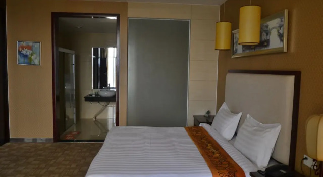Люкс Kololo Courts Hotel and Restaurant Kampala