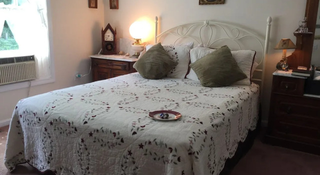 Bryn Meadow Farm and B&B, Book Landbrugsophold Charlotte Lake Champlain