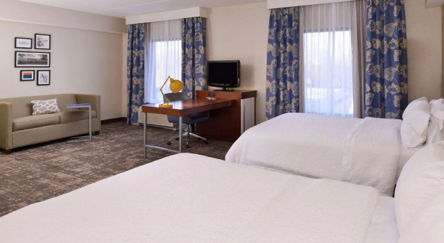 Четырёхместный люкс Hampton Inn & Suites Wilmington