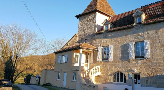Le domaine de lEscadasse, Book Hotel Hotels in Faycelles with a Pool, Swimming Pool