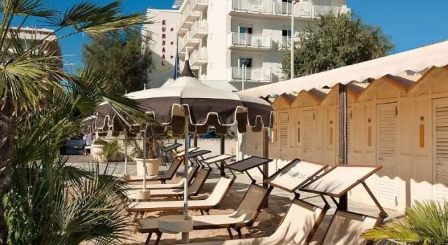 Четырёхместный номер Standard seafront Hotel Kursaal