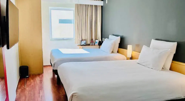 Четырёхместный номер Standard Ibis Monterrey Valle