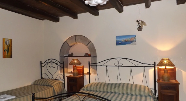 Четырёхместный номер Standard с балконом Albergo Diffuso Borgo Santa Caterina "Vintage"