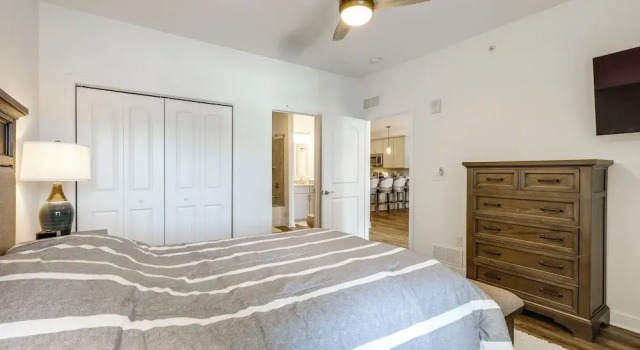 Bright Lewes Condo w/ Balcony, 7 Mi to Beach!, 예약 아파트 루이스 