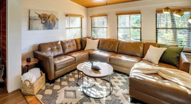 Lake Okeechobee Dockside Cabin w/ Pool Access, Varaa Lomakoti Huvilat kohteessa Florida, Villa