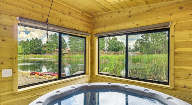 Коттедж Pond Access & Private Dock: Lakeside Cabin