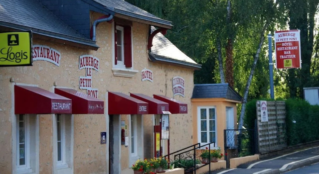 Auberge le petit pont, Rezerwuj Hostel Hostele w Kraj Loary, Hostel