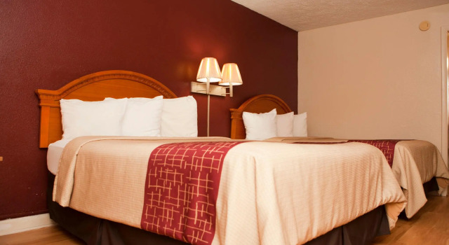 Четырёхместный номер Deluxe Red Roof Inn & Suites Jackson, TN