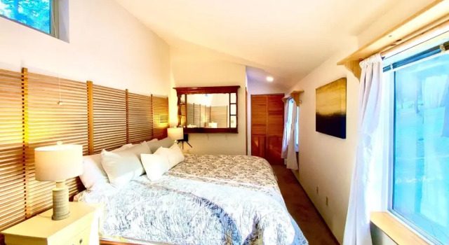 Lilac Cabin Family-friendly Highspeed Wi-fi 3 Bedroom Home by RedAwning