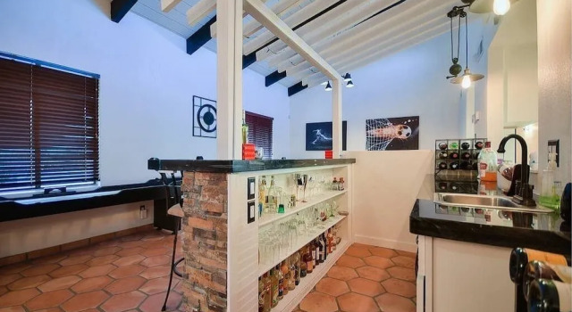 Tidy & Spotless Huge Paradise House - Private Pool & BBQ, Забронировать Отель Отели Скотсдейл с парковкой, Парковка