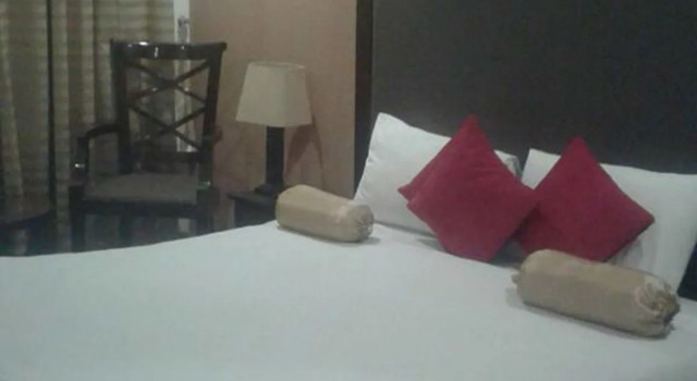 Hotel Grand Inn, Rezerwuj Hotel Tanie hotele w Lahaur, w pobliżu Lahore Stock Exchange