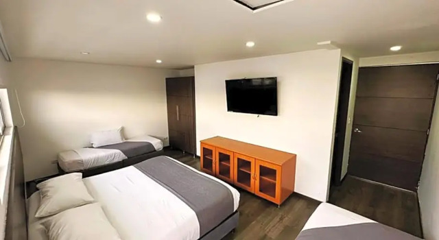 Четырёхместный номер Standard с балконом Hotel Expo Hotel Ferial