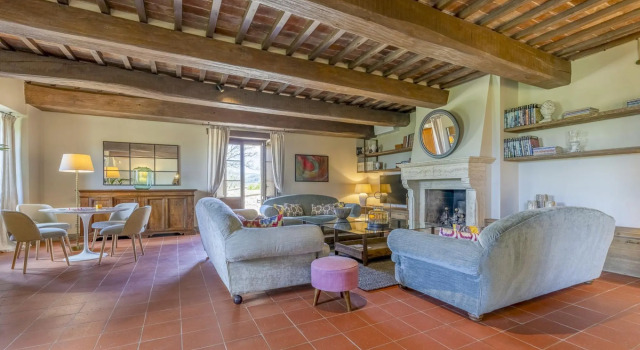 Villa Trasimena is a property with great character, located in a truly enviable position overlooking-Villa Trasimena