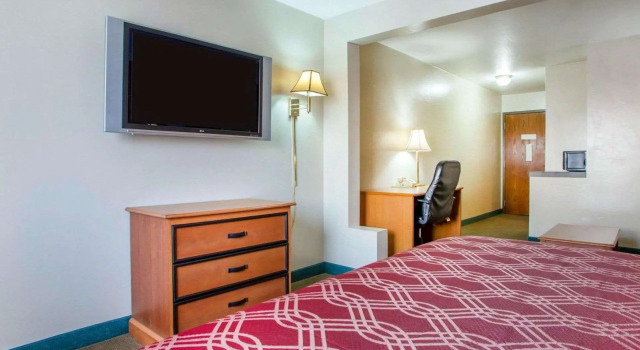 Люкс c 1 комнатой AmericInn by Wyndham Green Bay Near Stadium