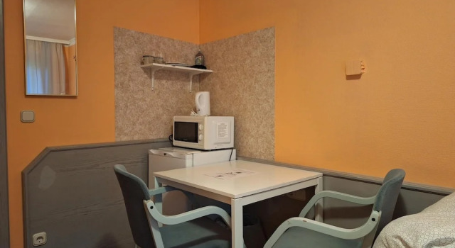 Двухместный номер Standard с балконом 2-Rent Group Hostel Rooms AUB162