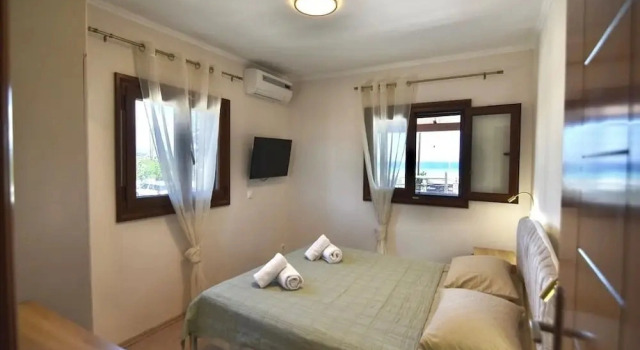 Spacious Beachfront Retreat With Large Garden in Ormos Panagias, Reserva ahora Villa Sithonia Macedonia