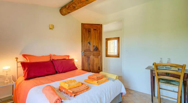 Les Chambres du Perussier, Book Hotel Cucuron Luberon