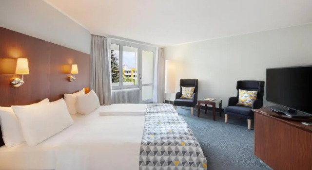 Двухместный номер Premium с балконом Holiday Inn Munich - South by IHG